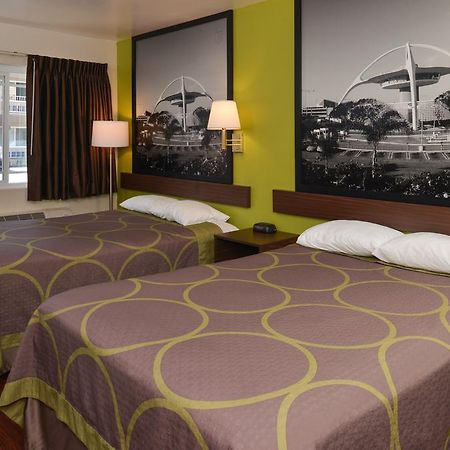 Super 8 By Wyndham Los Angeles/אלהמברה מראה חיצוני תמונה