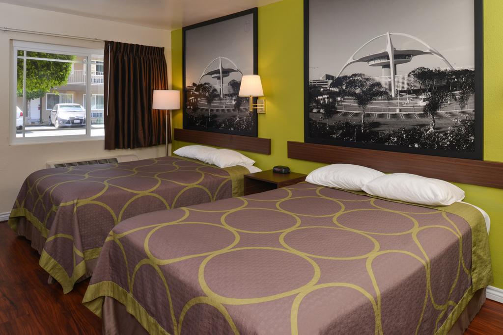 Super 8 By Wyndham Los Angeles/אלהמברה מראה חיצוני תמונה