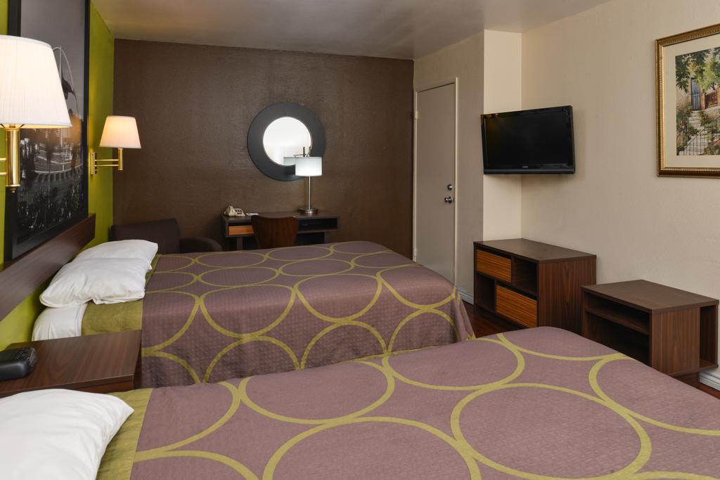 Super 8 By Wyndham Los Angeles/אלהמברה מראה חיצוני תמונה