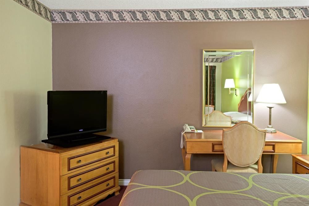 Super 8 By Wyndham Los Angeles/אלהמברה מראה חיצוני תמונה