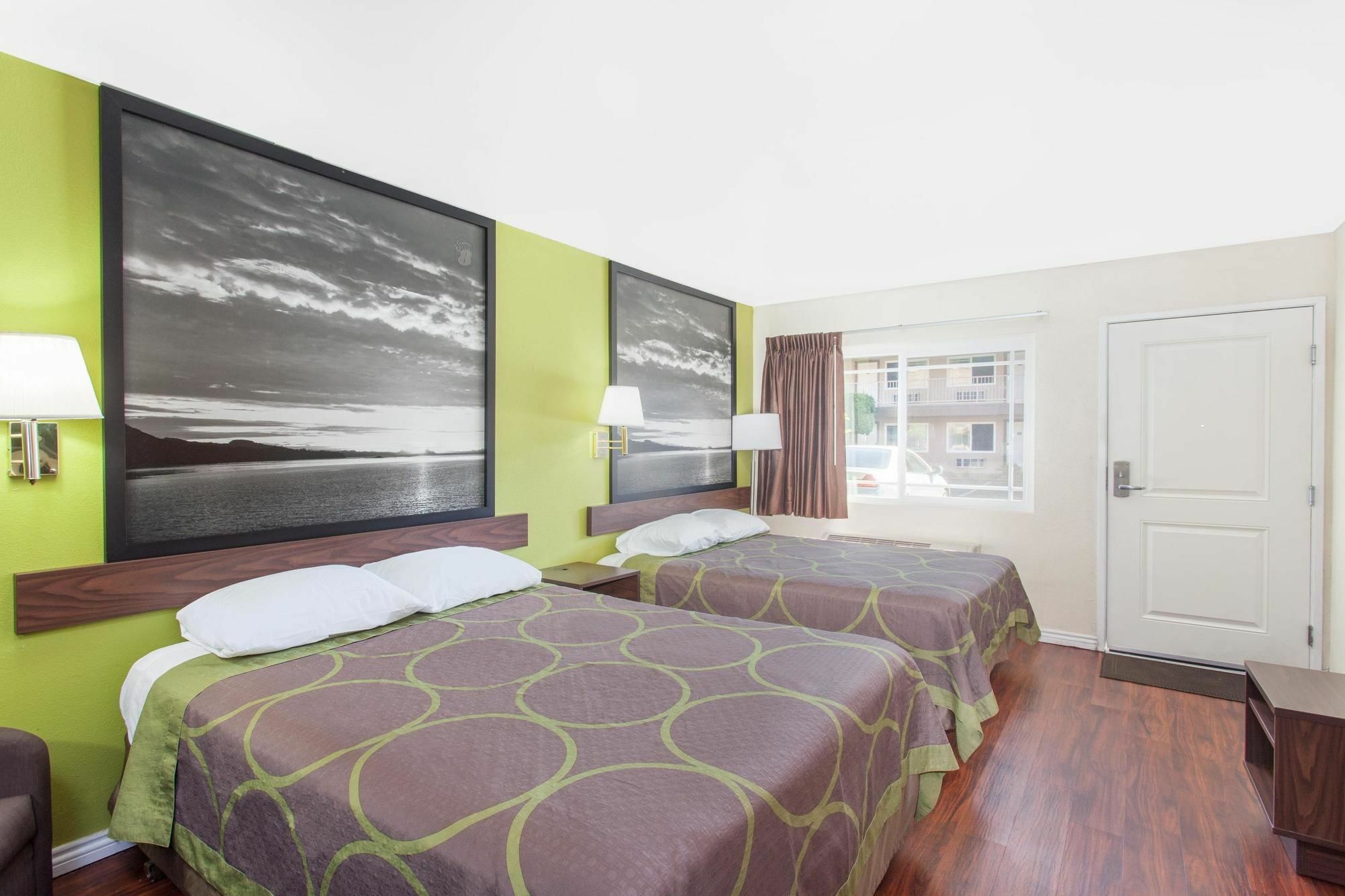 Super 8 By Wyndham Los Angeles/אלהמברה מראה חיצוני תמונה